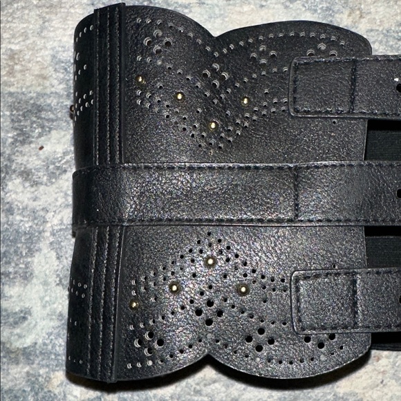 bebe Black Triple Buckle Belt - Picture 4 of 11